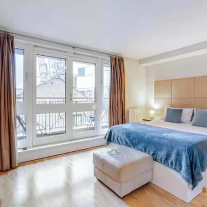 Sky Water Apartment (London Zone 2)