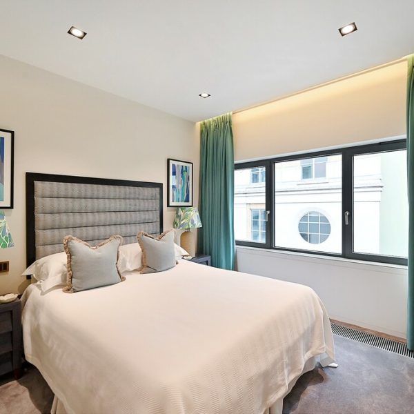 Modern 2 Bedroom Apartment Mayfair - Image 4