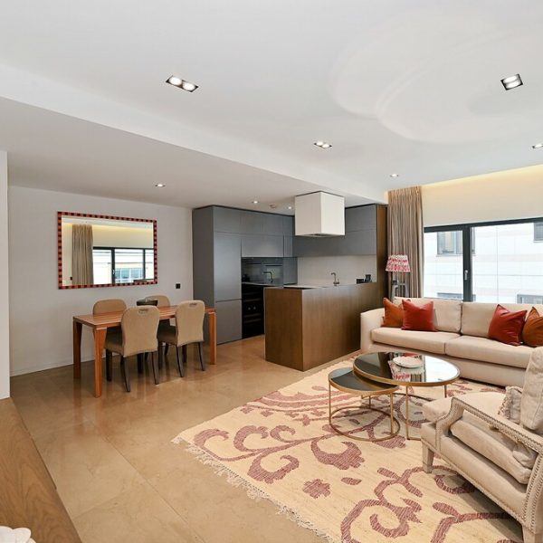Modern 2 Bedroom Apartment Mayfair - Image 5