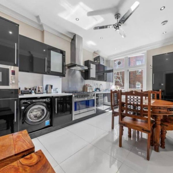 Stunning 3 Bedroom Maida Vale - Image 5