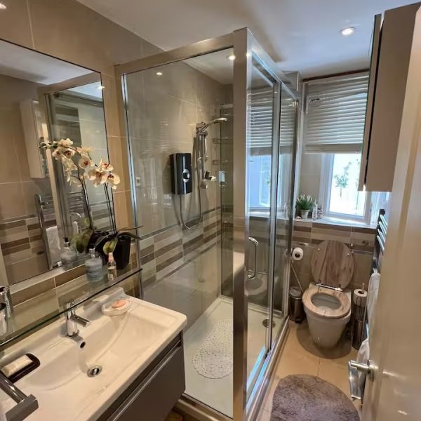 Super 1 Bed Flat Chelsea Green - Image 2