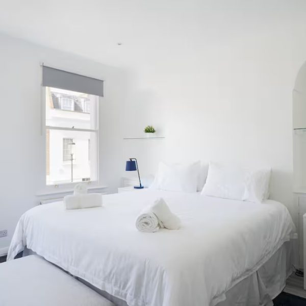 Chelsea 2 bed house + Garden - Image 5