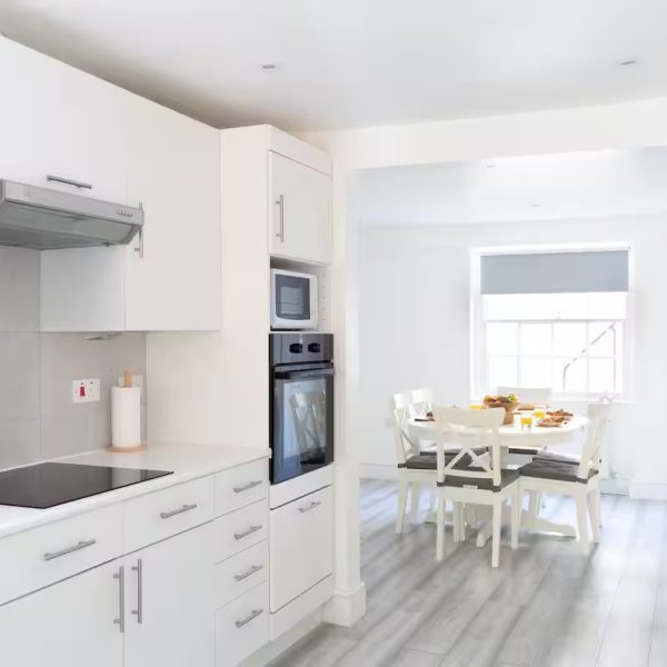 Chelsea 2 bed house + Garden - Image 4