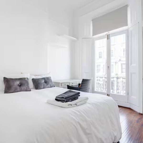 Private Balcony & High Ceilings | Elegant 2-Bed - Image 2