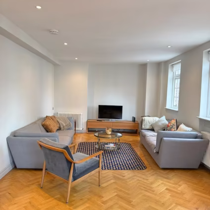 Stunning 2 Bed 2 Bath Duplex