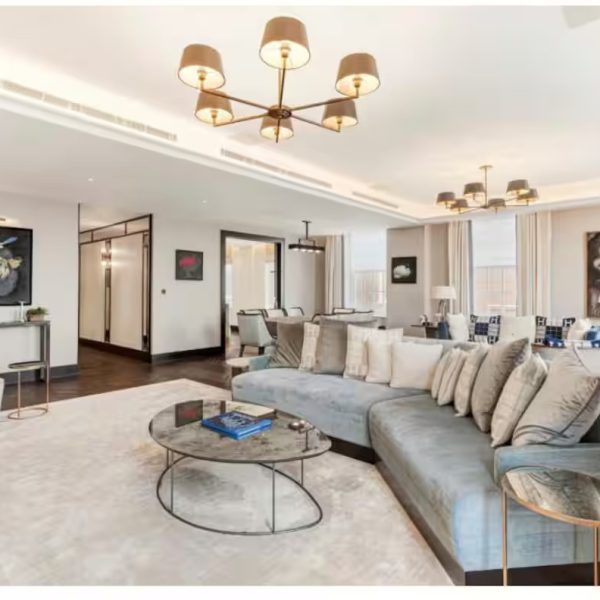 Ultra Lux 5 bedroom Mayfair - Image 3