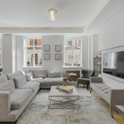 2 bed flat for sale in Fountain House