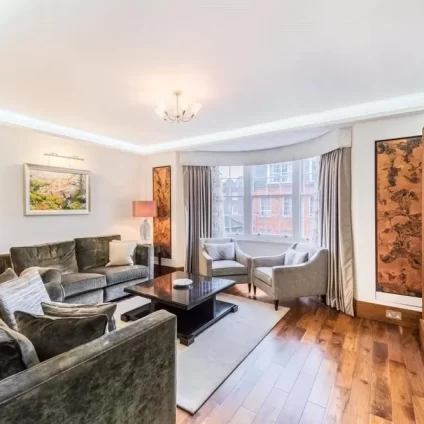 Stunning 2 bedroom apartment next to Rosewood Hotel, Mayfair
