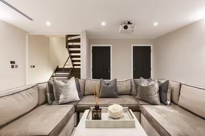 Luxury 4BR Residence Steps from Harrods